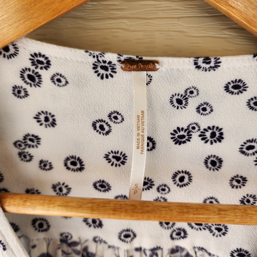 Free People lady bohemian bell sleeve crop top - Picture 8 of 13